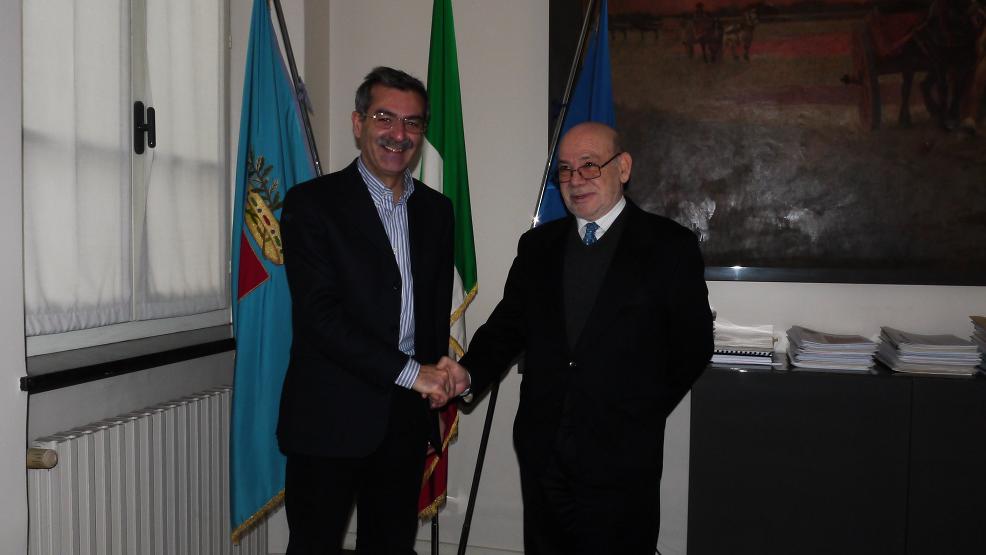 Palazzo Garibaldi, stretta di mano tra i presidenti di Provincia Trespidi e del ...